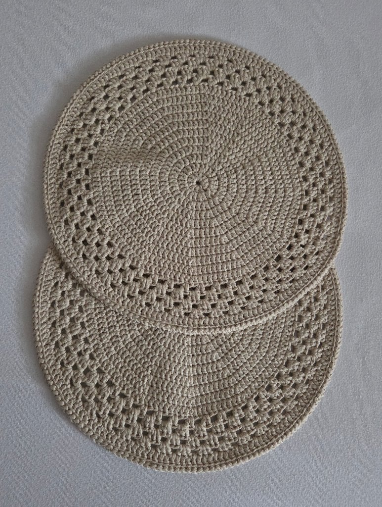 Set van 2 gehaakte ecru bord onderleggers in katoen. NIEUW !, Hobby & Loisirs créatifs, Tricot & Crochet, Enlèvement ou Envoi