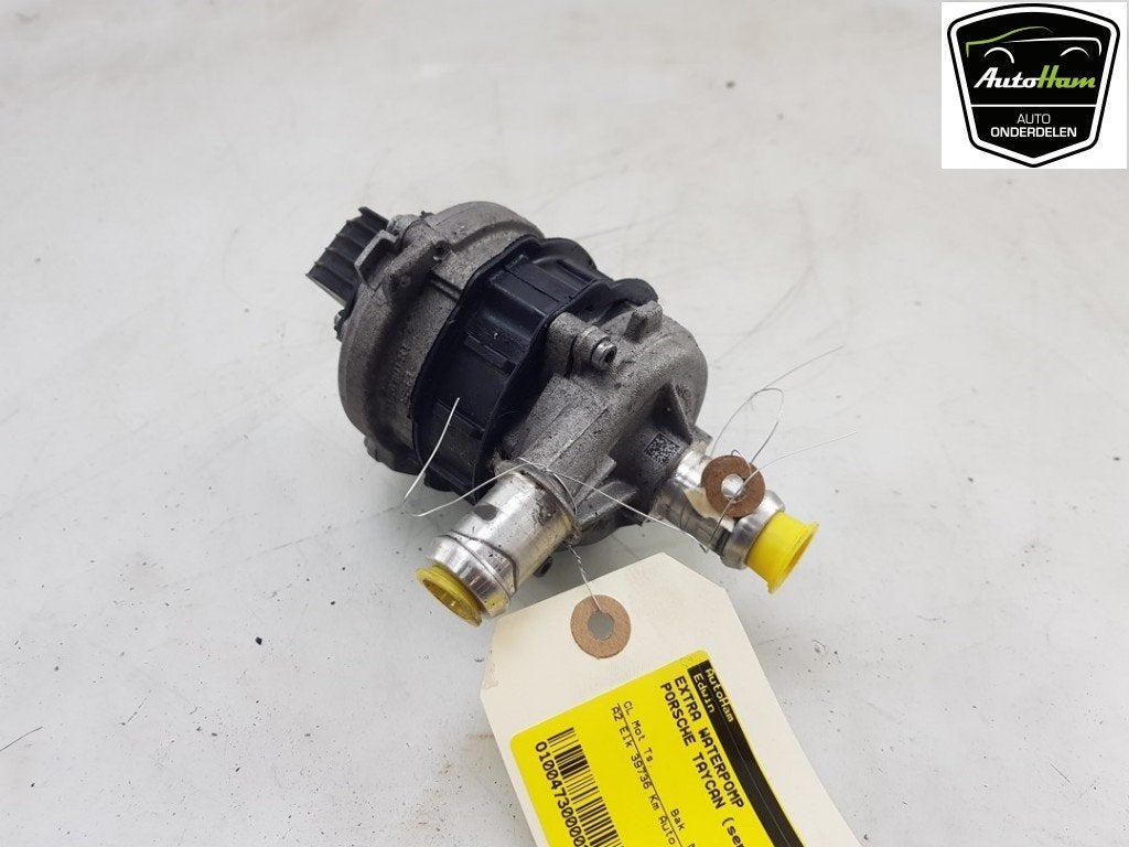 EXTRA EAU POMPE Porsche Taycan (Y1A) (01-2019/12-2023), Porsche Deutschland GmbH, Porscheplatz 1
70435  Stuttgart, DE, Porsche