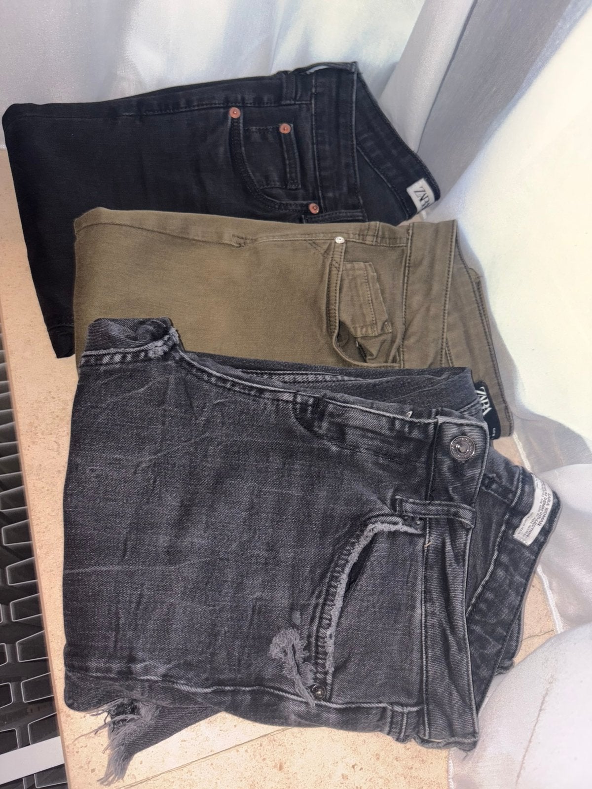 Zara pantalon (6€ pour trois pantalons), Enlèvement ou Envoi, Porté, Noir, Autres tailles de jeans