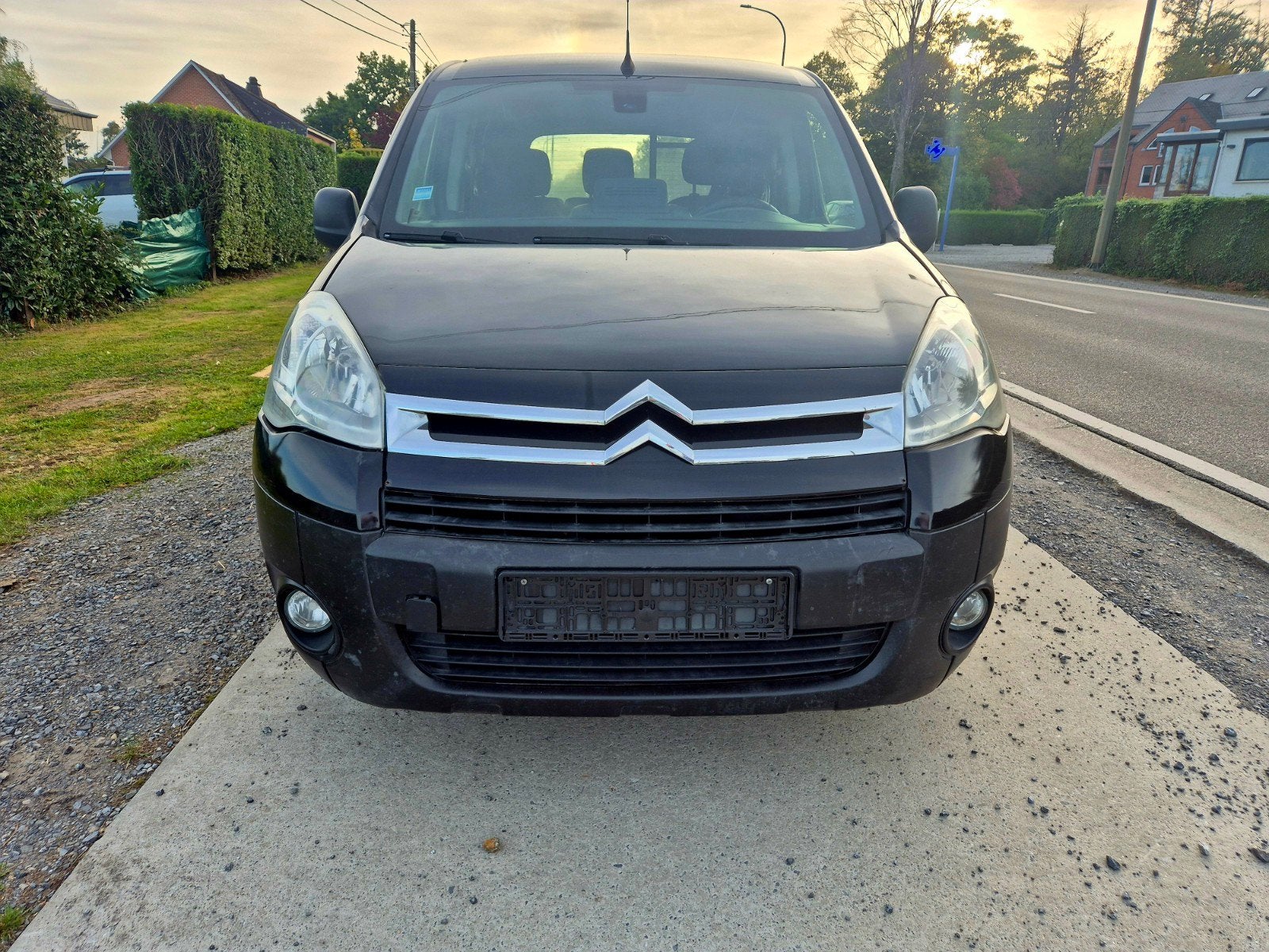 Citroën Berlingo 1.6Hdi " Utilitaire" 3Places, Attelage, Achat, Entreprise, Boîte manuelle, Noir