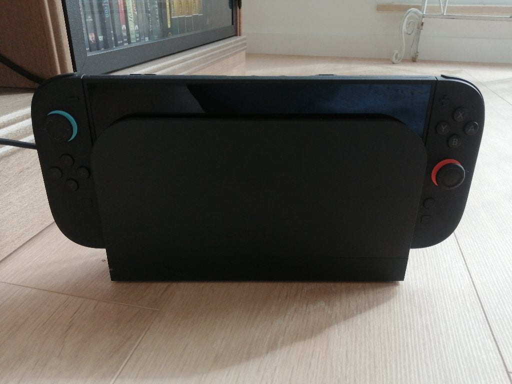 Switch 2 et accessoires - Excellent état, Consoles de jeu & Jeux vidéo, Enlèvement, Comme neuf, Avec 2 manettes, Switch Original