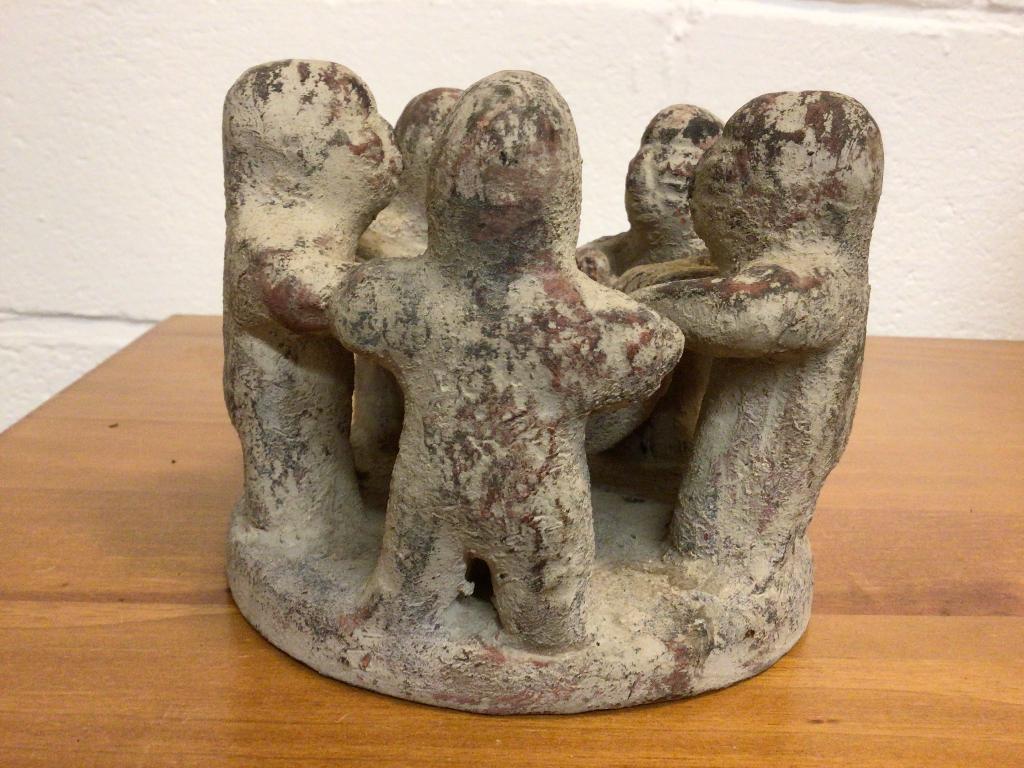 Groupe d’amis bougeoir aztèque/mayas, Enlèvement