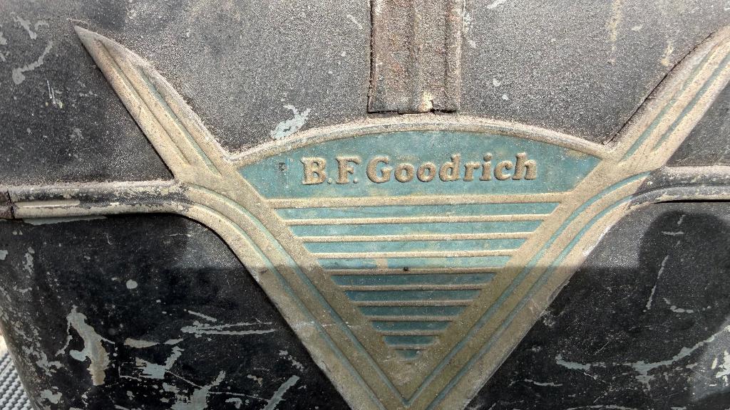 Vintage Kachel. B.f. Goodtich, Ophalen, Gebruikt