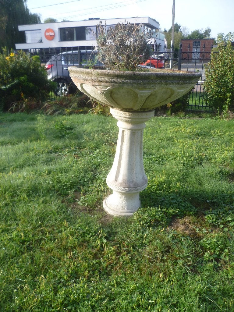 GROOTE OUDE STENEN TUINCOUP OP  HOOGE SOKKEL, Ophalen