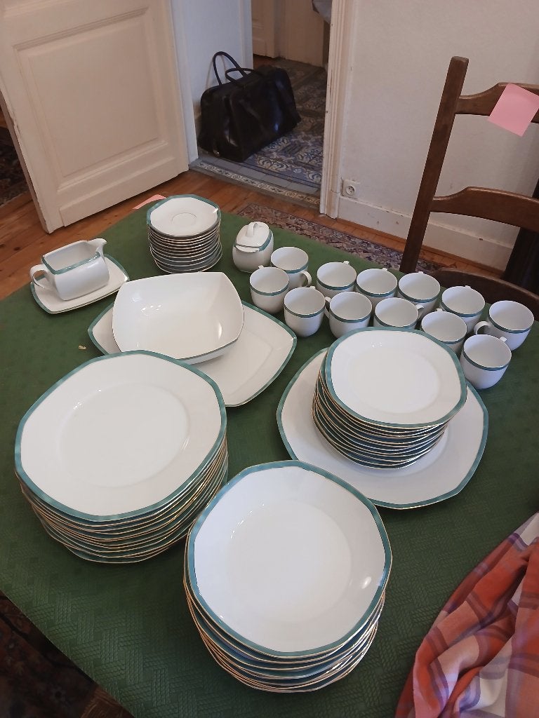Service porcelaine, Enlèvement