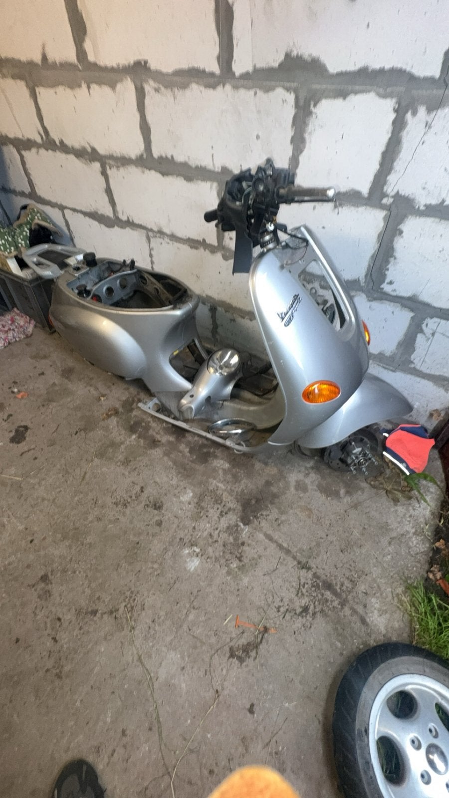 Brommer onderdelen vespa et2 kader met alle papieren, Fietsen en Brommers, Scooters | Piaggio, Ophalen, Zo goed als nieuw, Zip
