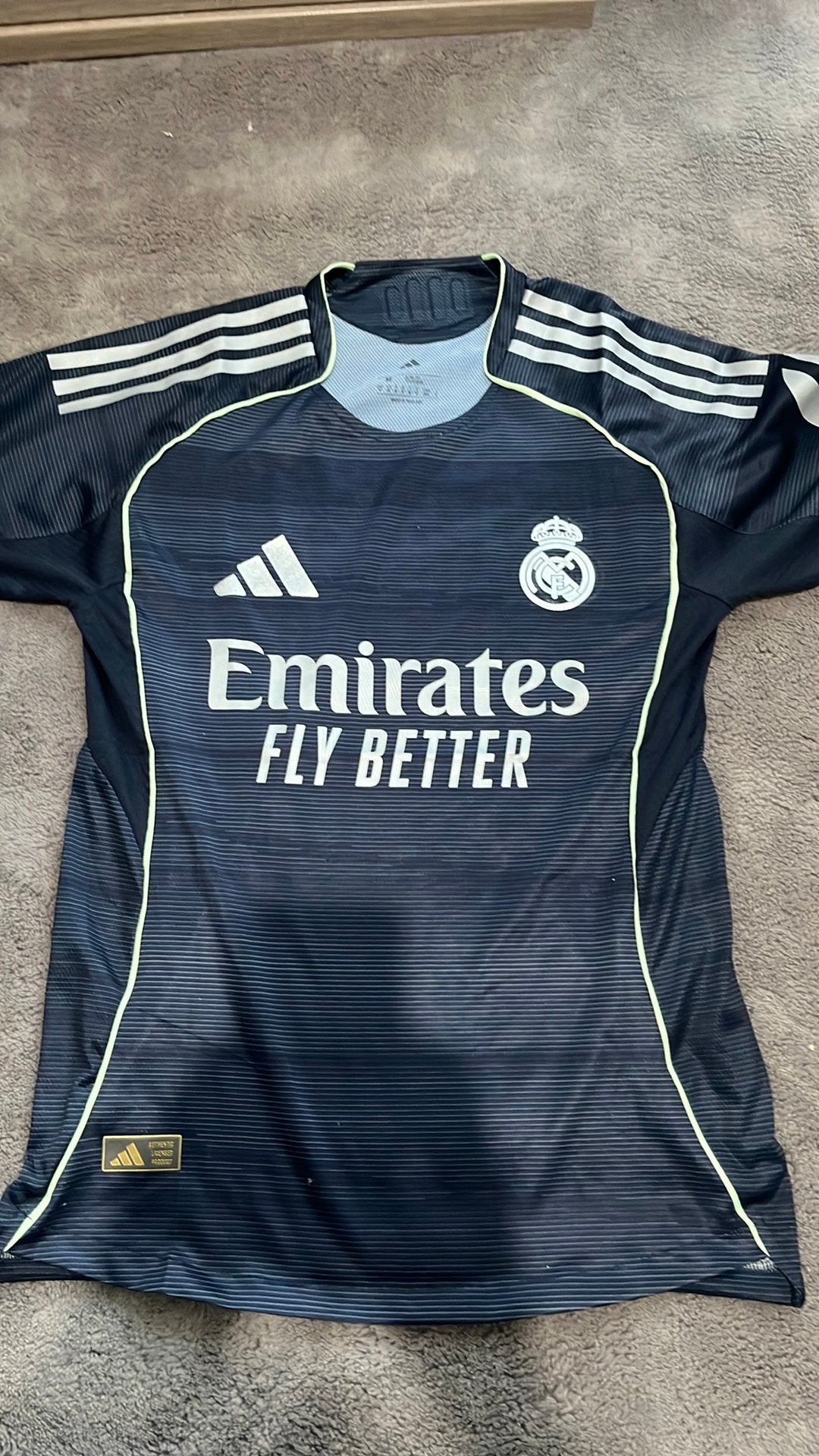 Real madrid away shirt, Taille M, Enlèvement ou Envoi, Comme neuf, Maillot