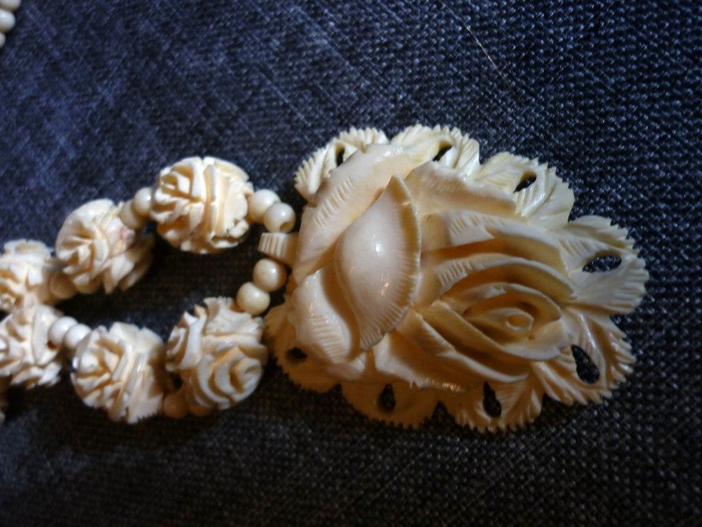Prachtig antiek geculpteerd parelsnoer in rozen en bloemen, Verzenden