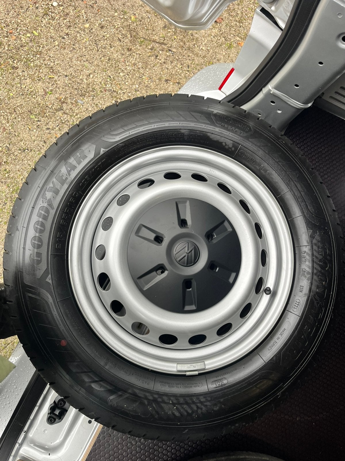 Nieuwe originele VW Transporter T7 velgen met zomerbanden, Auto-onderdelen, Ophalen, 16 inch, Banden en Velgen, Nieuw