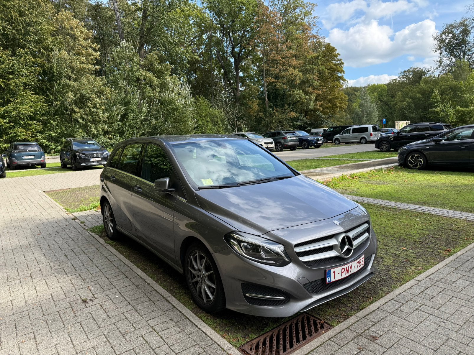 Mercedes B180, Autos, Cuir, Argent ou Gris, Achat, Capteur de lumière