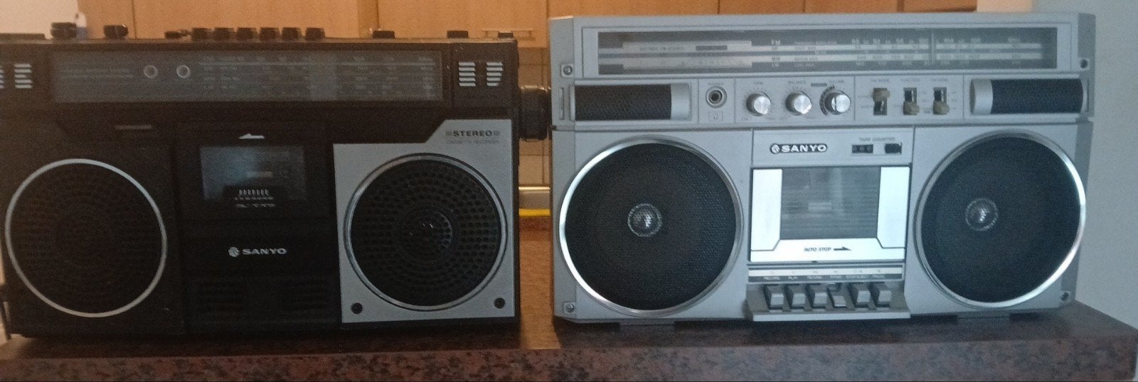 cassette radio de marque Sanyo en parfait état, TV, Hi-fi & Vidéo, Enlèvement, Utilisé, Radio