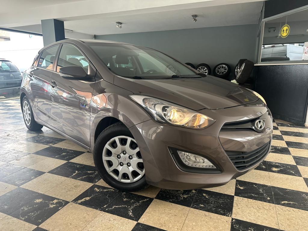 Hyundai i30 1.4 GDH  Blue drive Business Edition ISG, Auto's, Hyundai, Voorwielaandrijving, Euro 5, Stof, Zwart