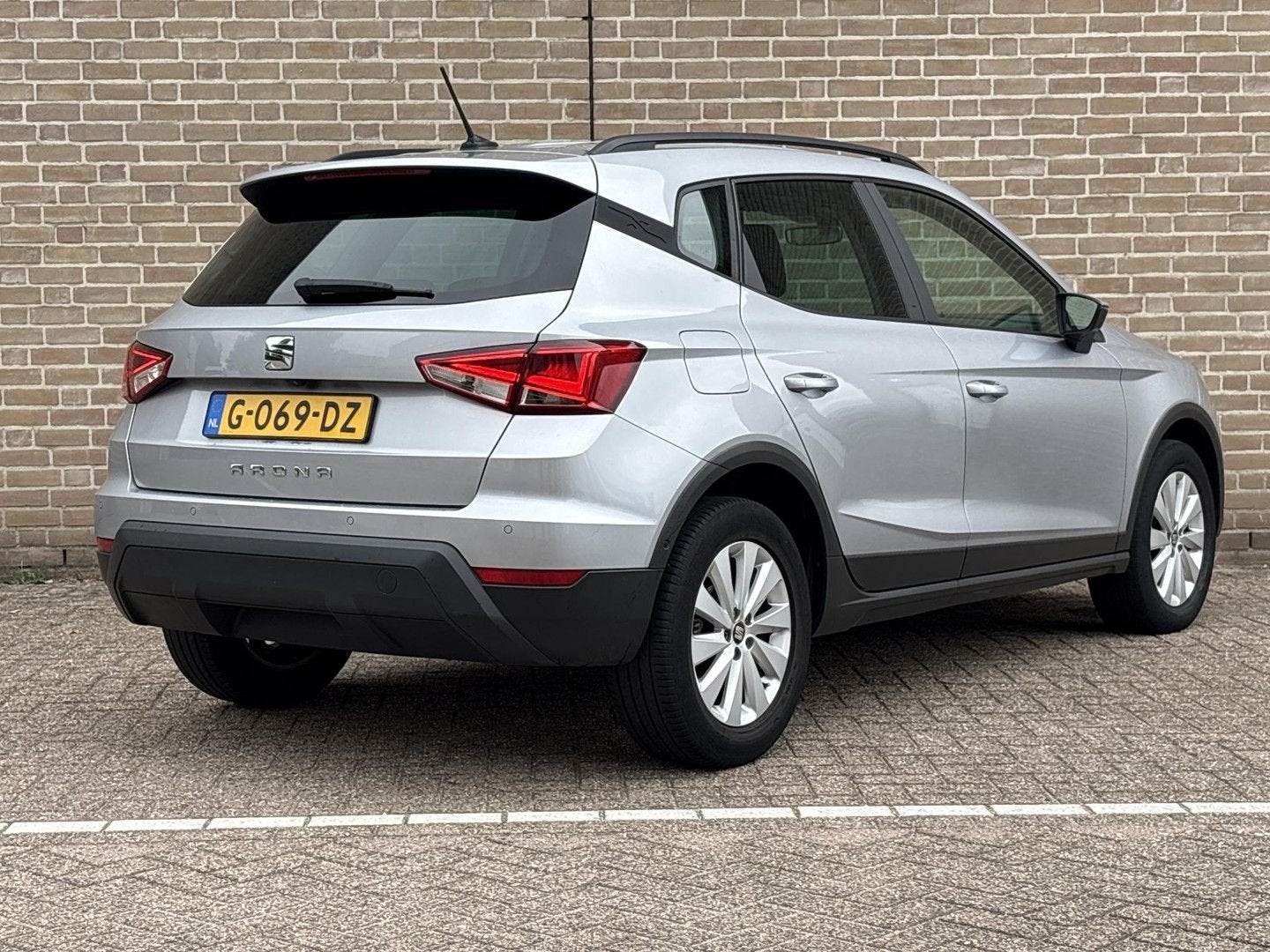 Seat Arona 1.0 TSI Style Business Intense | € 6.950,- NETTO!, Auto's, Seat, Arona, Handgeschakeld, SUV of Terreinwagen, Zilver of Grijs