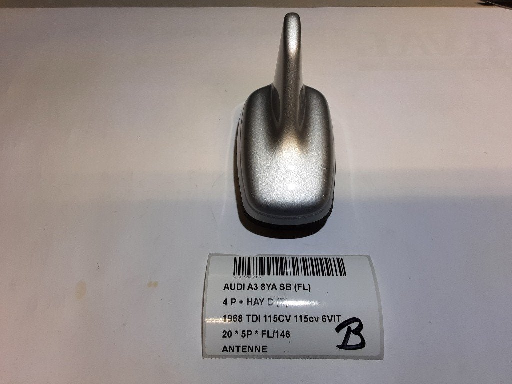 ANTENNE Audi A3 Sportback (8YA) (01-2019/-) (8V0035503NX7W), Auto-Union-Straße  1,
85057  Ingolstadt, DE, Info@audi.de, Audi, Utilisé