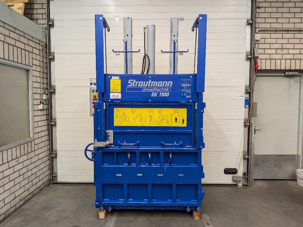 Strautmann balenpers, kartonpers, papierpers, kledingpers, Bricolage & Construction, Outillage | Autres Machines, Utilisé, Enlèvement ou Envoi