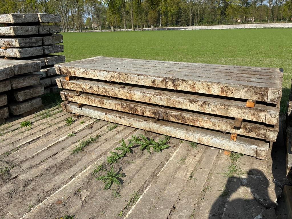 Roosters, Zakelijke goederen, Ophalen, Stalinrichting