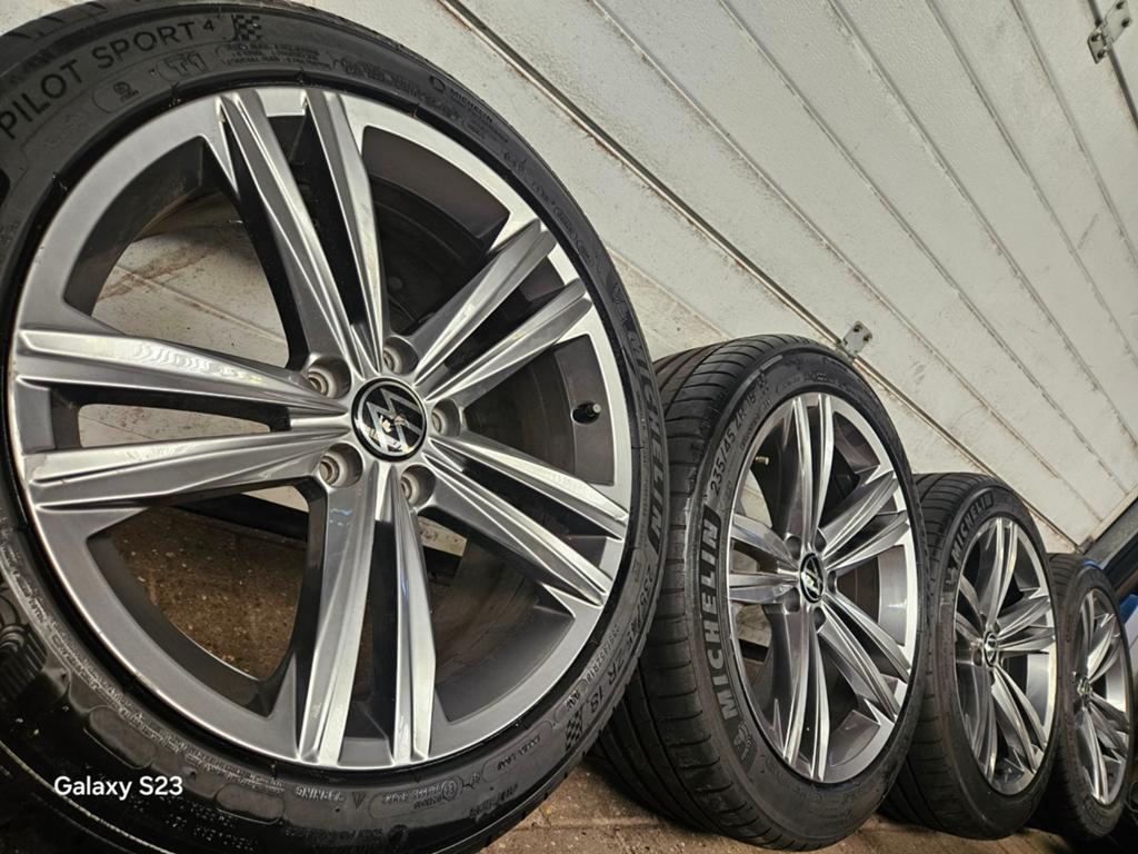 18 inch originele Vw Passat Touran Arteon velgen banden, Ophalen of Verzenden