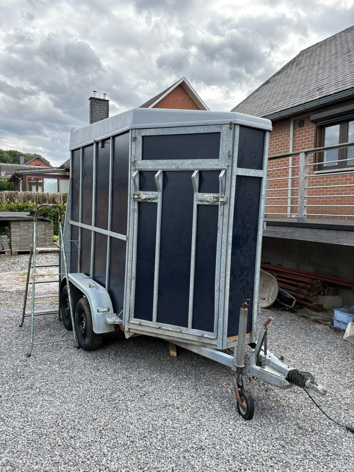 À vendre : van / remorque de transport pour chevaux, Enlèvement, Comme neuf