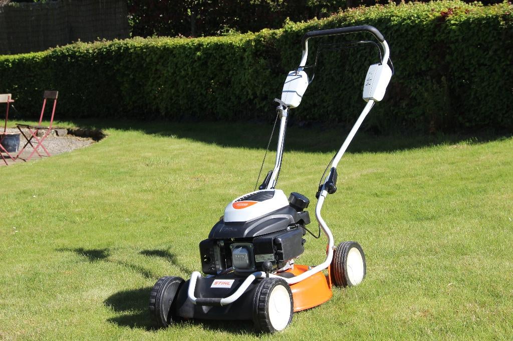 Tondeuse STIHL RM 2 RT (Spéciale MULCHING)., Tuin en Terras, Grasmaaiers, Ophalen, Cirkelmaaier, Stihl, Zo goed als nieuw