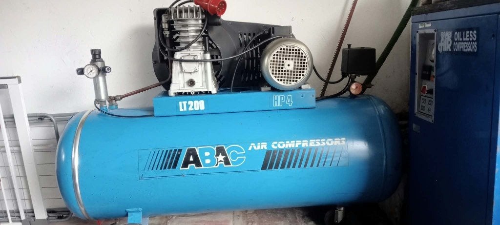 Lucht compressor 200 bar, Doe-het-zelf en Bouw, Ophalen, 800 liter/min of meer, Zo goed als nieuw, Mobiel