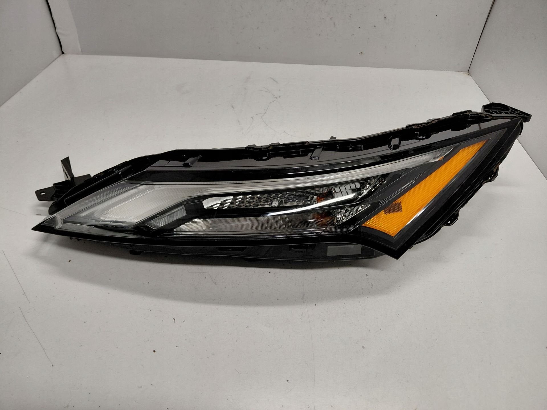 Nissan X-Trail T33 ROGUE Koplamp Nissan, Nissan Motor Co., Ltd., Takashima 1-chome 1-1
220-8686  Yokohama, Utilisé, NISSAN_SR@mail.nissan.co.jp