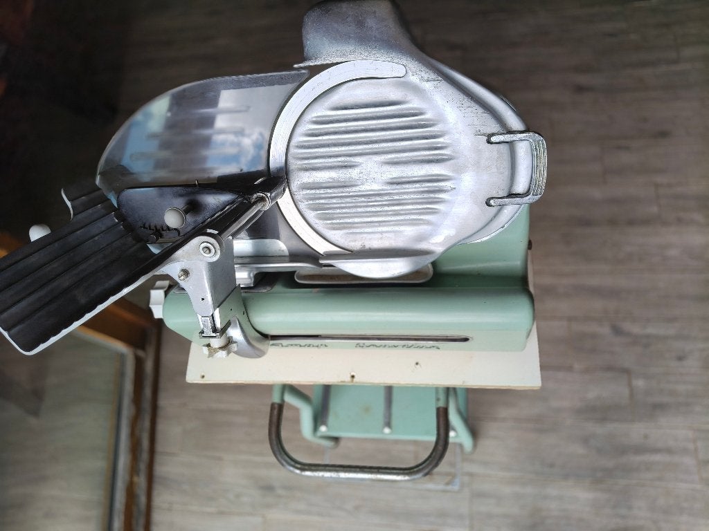 Vintage snijmachine, Huis en Inrichting, Keuken | Keukenbenodigdheden, Snijmachine, Ophalen of Verzenden, Gebruikt, Groen