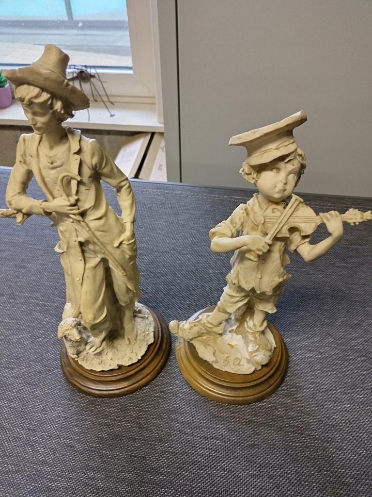 Capodimonte beeldjes, Ophalen, Zo goed als nieuw