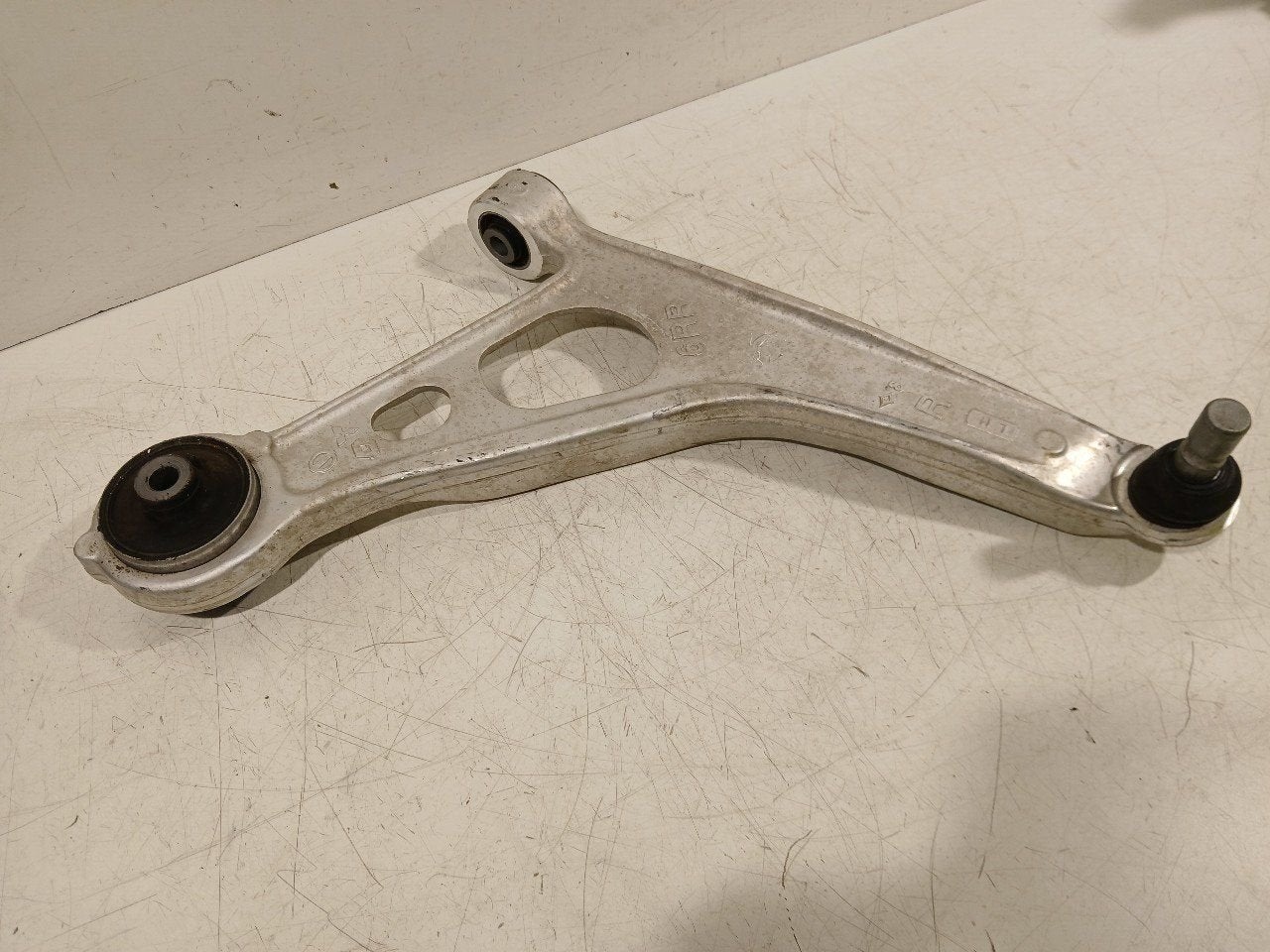Draagarm rechts voor Renault Espace, Onderdelen@venauto.nl, Van der Ven Autorecycling B.V., Ettenseweg 76, 4706 PB Roosendaal, The Netherlands