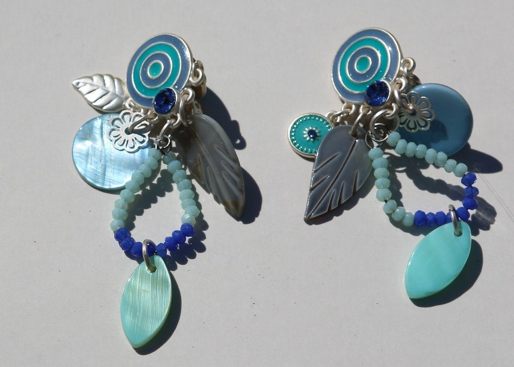 Mooi paar nieuwe clipoorbellen, Handtassen en Accessoires, Oorbellen, Ophalen of Verzenden, Nieuw, Blauw