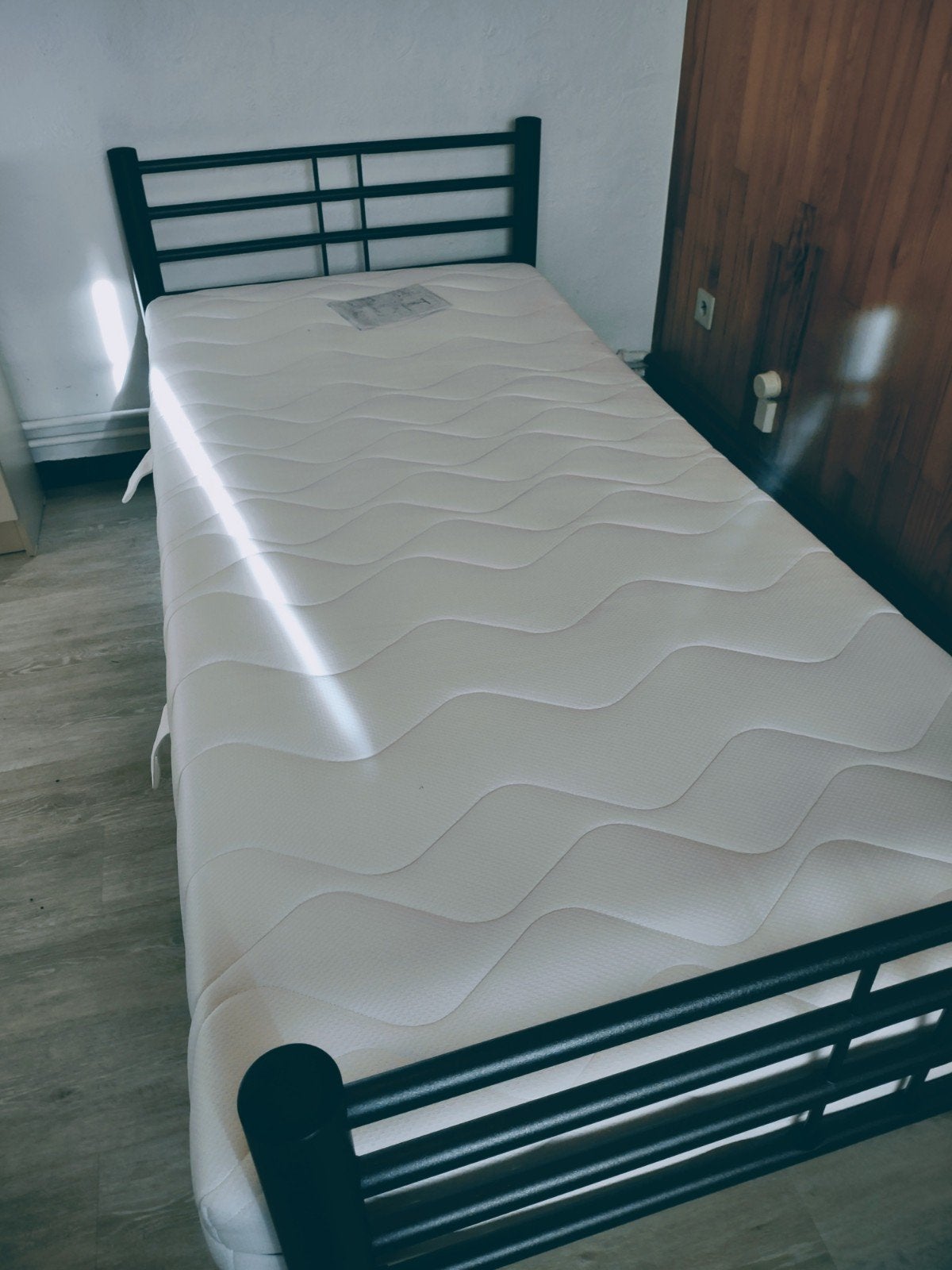 1 persoons bed met matras., Ophalen