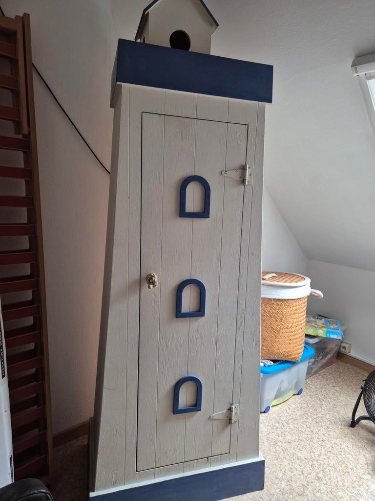 Kinder kleding kast met schabben, Ophalen, Kast