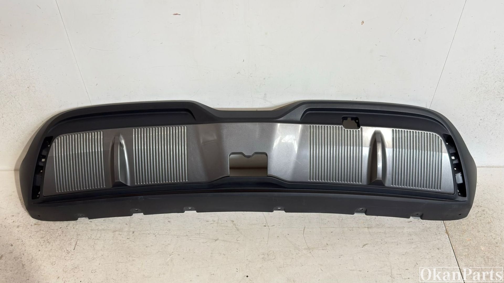 MG MG4 EV Diffuser P11192466, Gebruikt, Achter, Bumper, SAIC Motor UK Technical Centre Limited