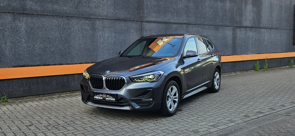 BMW X1 xDrive25e HYBRIDE/HEAD UP/LED/LEDER/CAME/1 EIGN. FULL, Autos, BMW, Entreprise, X1, Caméra de recul, Phares directionnels