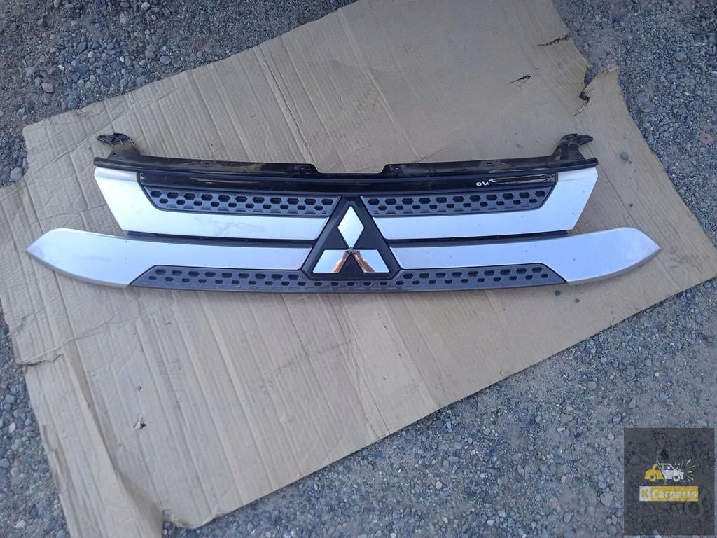 Mitsubishi Outlander III 18 - fausse calandre, Info@mitsubishi-motors.com, Mitsubishi Motors Corporation, Utilisé, Mitsubishi