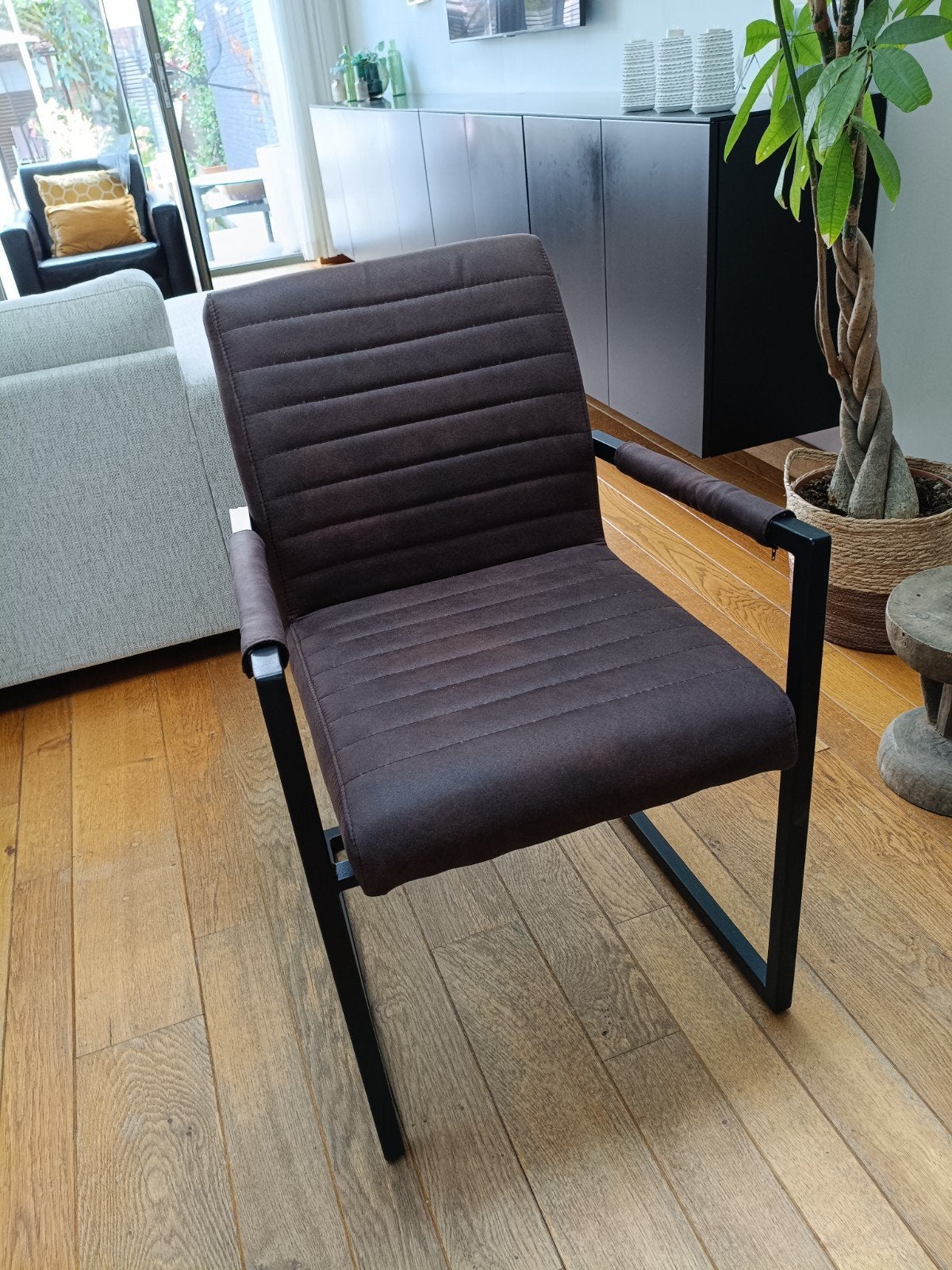 6 eetkamerstoelen, kunstleer,onderstel metaal zwart. Nieuw, Huis en Inrichting, Stoelen, Ophalen, Kunststof, Bruin, Nieuw