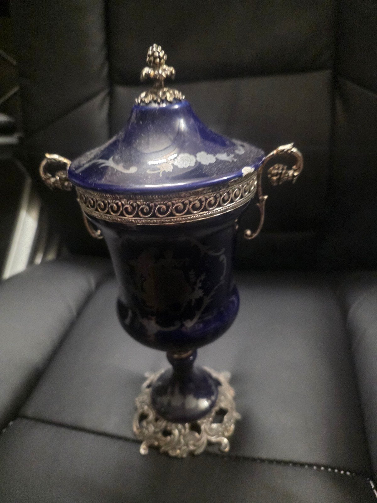 Originele A.M. Limoges porseleinen bokaal / urn - Zilverover, Ophalen