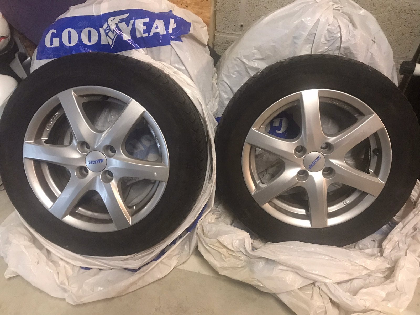 A vendre 4Jantes Toyota Yaris 185/60/r15, Autos : Pièces & Accessoires, Pneus hiver, Pneu(s)
