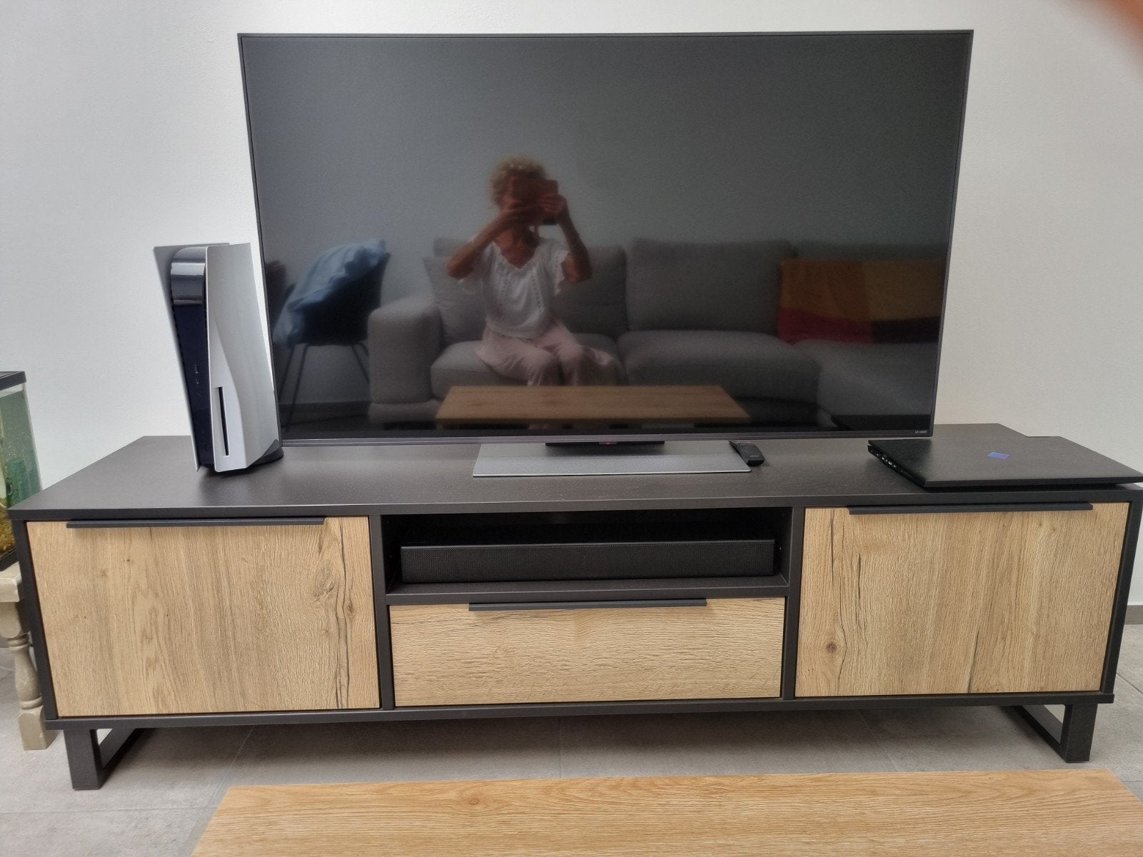 Meuble TV, Enlèvement