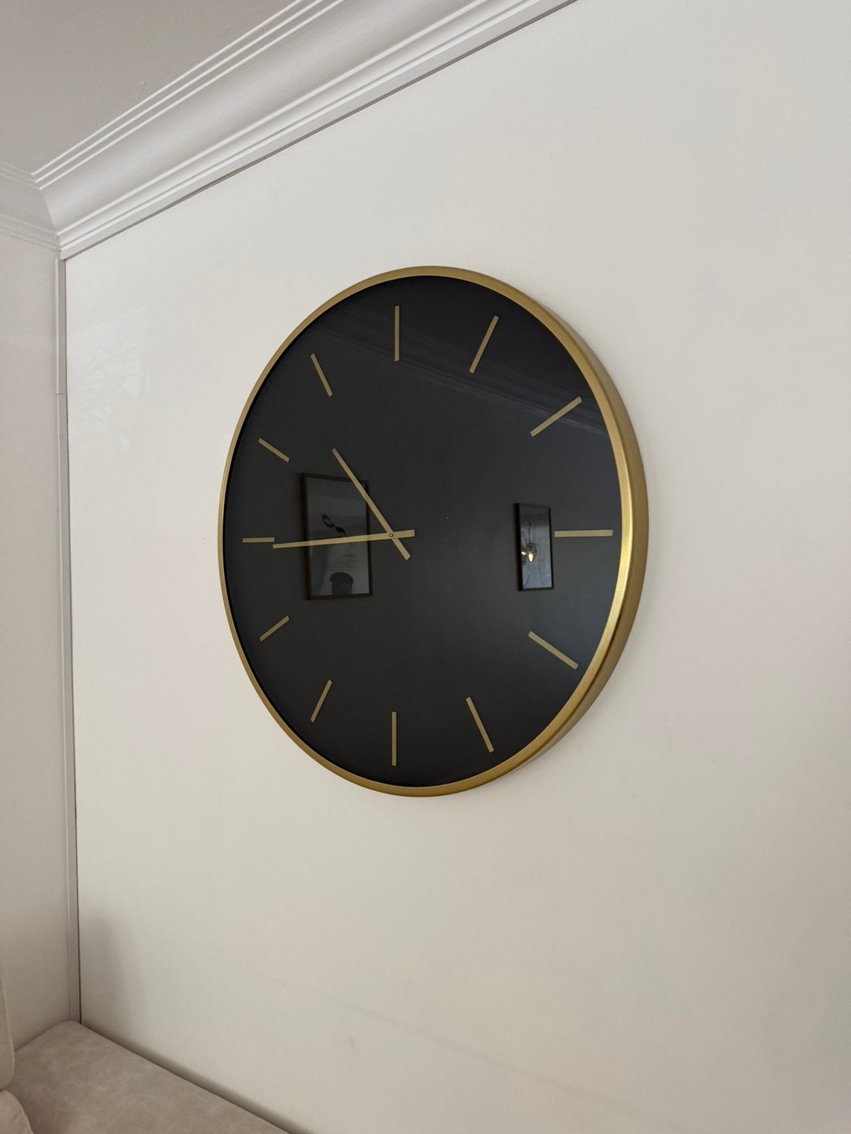 Grande horloge murale design noire et dorée - comme neuve, Moderne, Comme neuf, Enlèvement, Doré