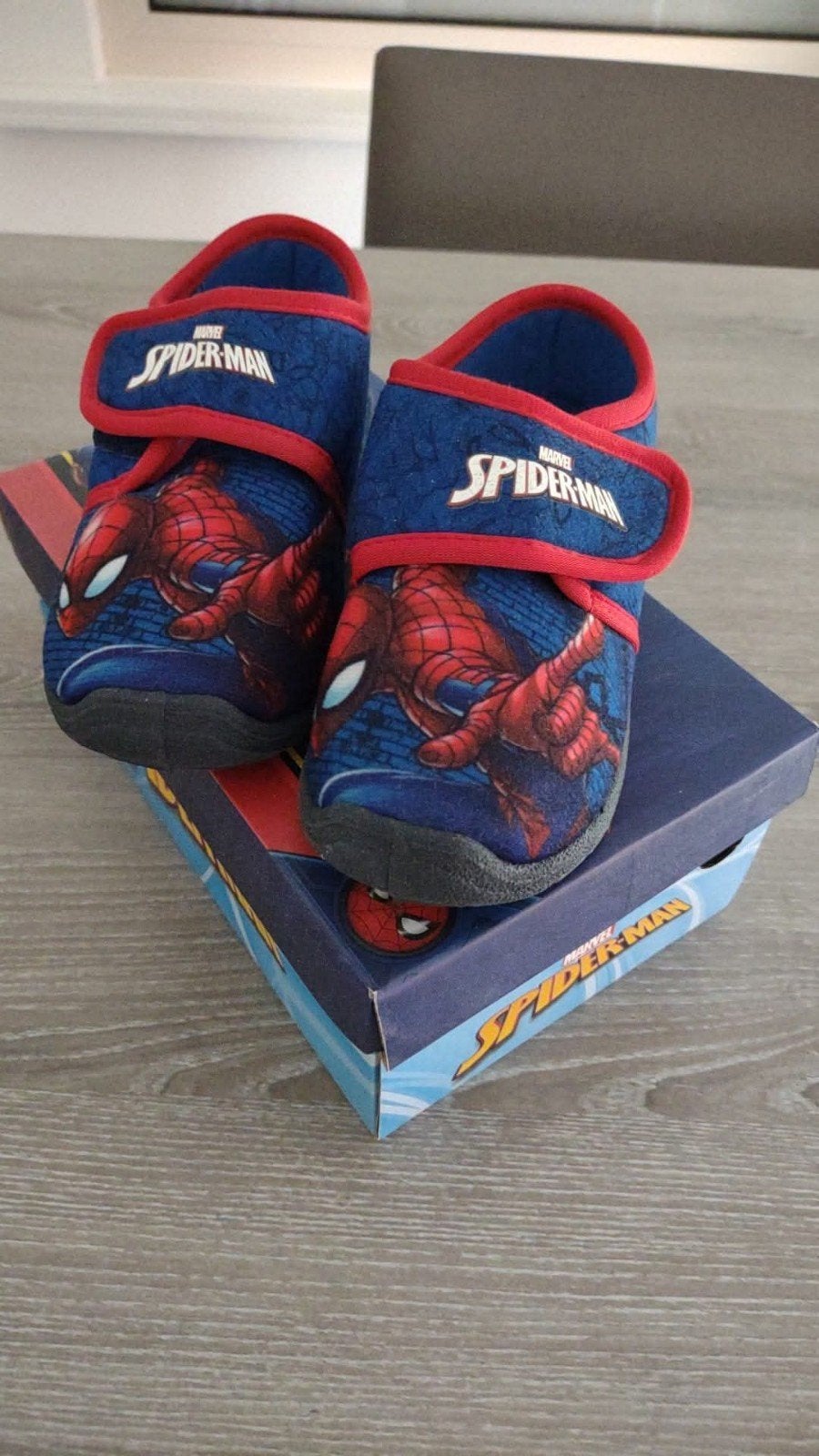 pantoffels van Spiderman maat 29, Kinderen en Baby's, Kinderkleding | Schoenen en Sokken, Ophalen