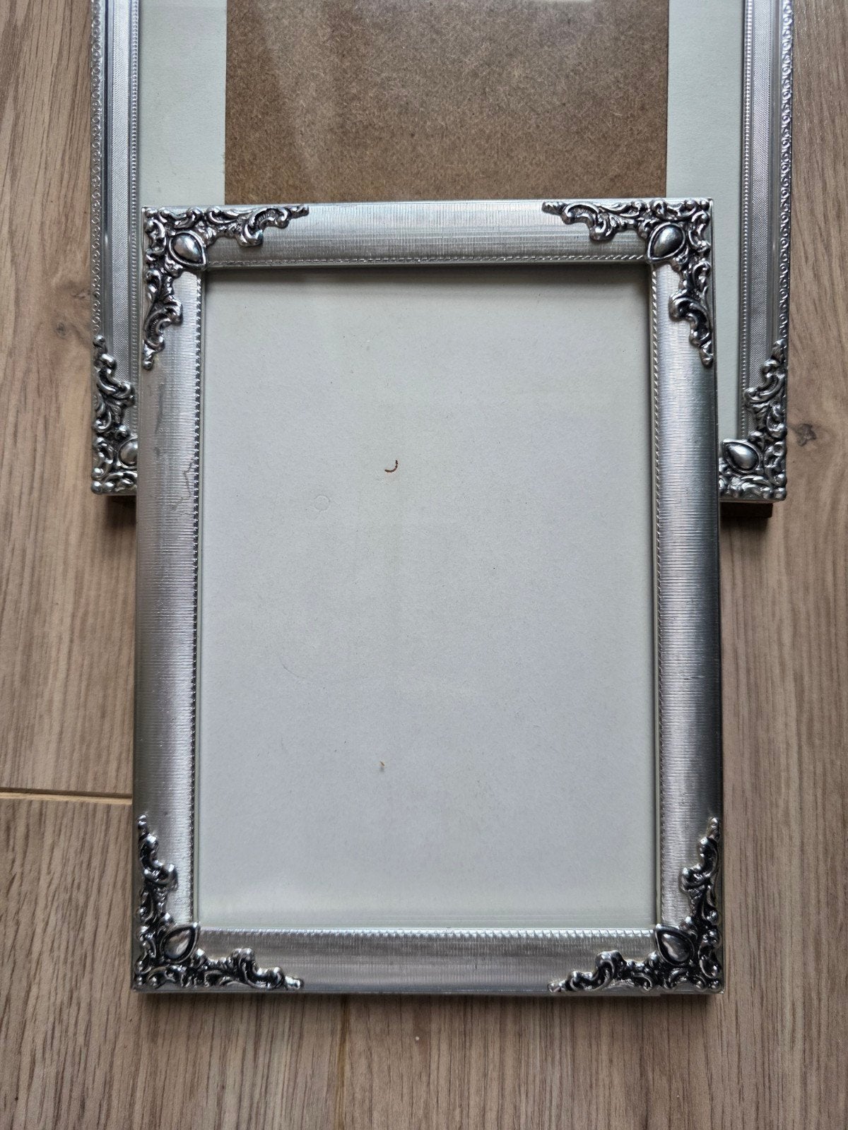 4 Vintage zilverkleurige fotolijsten versierde hoeken mat gl, Enlèvement ou Envoi