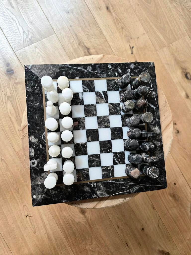 Marmeren schaakbord, Ophalen