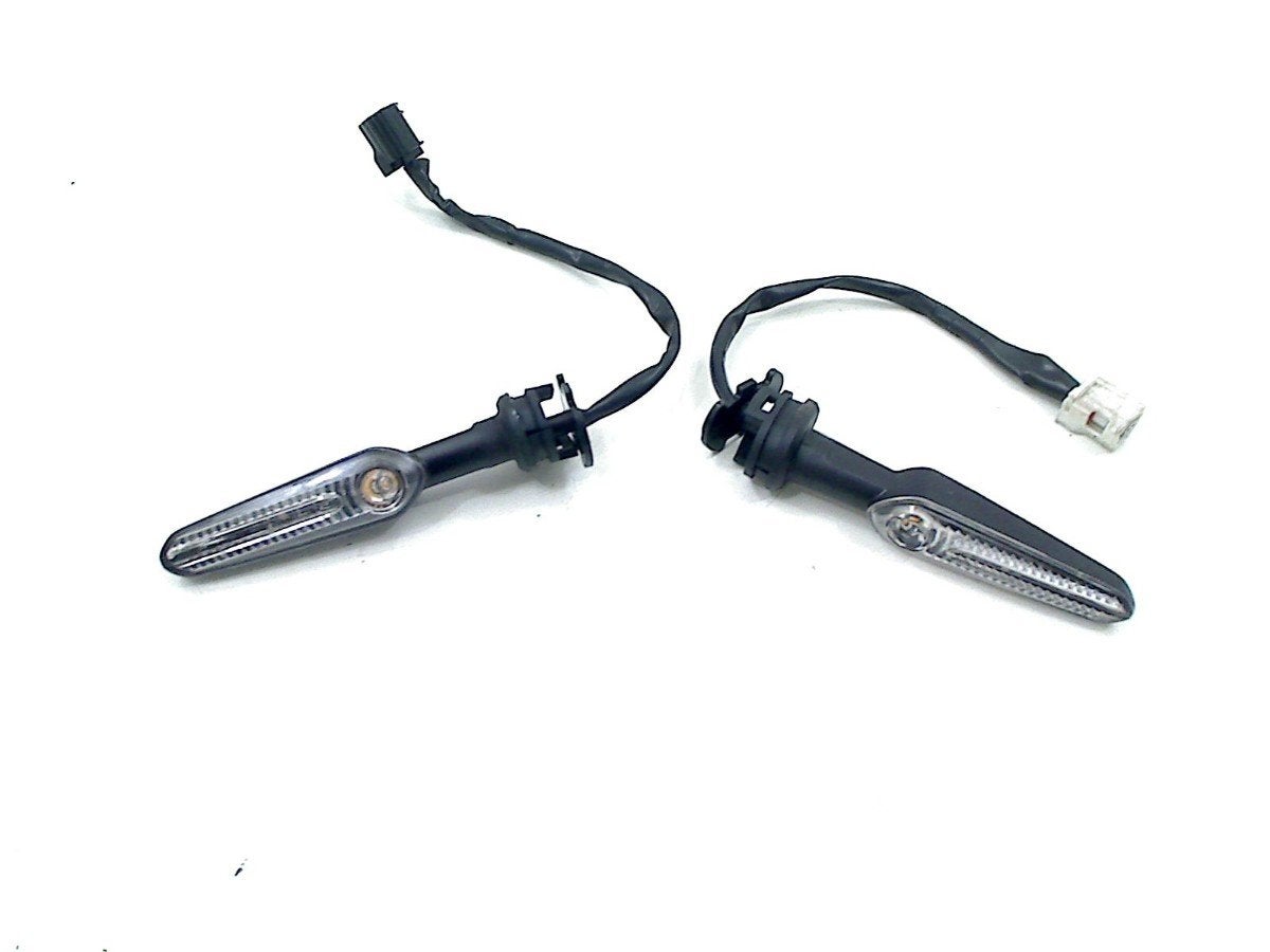 CLIGNOTANT Yamaha MT 09 2021-2023 (MT09 B7N), Motos, Dhr. S. di Majo, Utilisé, Info@cama-motorparts.nl, P.J. Troelstraweg 8 8
3144 CX  MAASSLUIS, NL