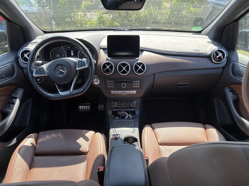 Mercedes-Benz B-Klasse 200 AMG Line | Panoramisch Dak | Navi, Auto's, Gebruikt, Euro 6, 4 cilinders, Automatische klimaatregeling