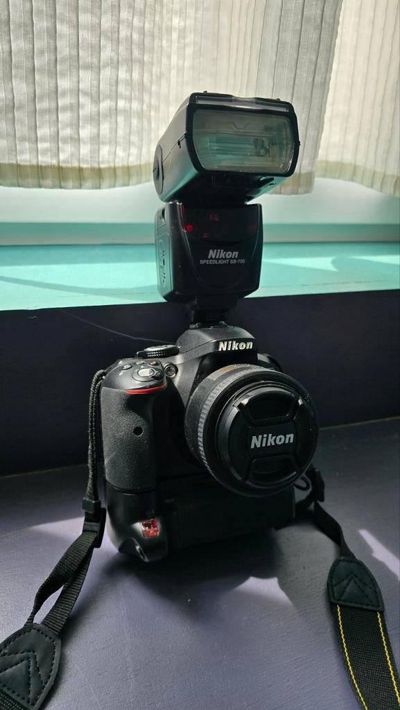 2XNIKON; D5000 & D5300, 8 lenzen, SB700 en veel toebehoren, Ophalen