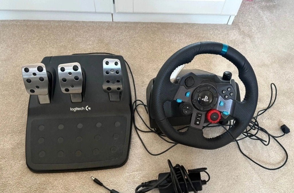 Nieuw Logitech-stuur en pedaal, Games en Spelcomputers, Spelcomputers | Overige Accessoires, Houder/standaard, Logitech, Inklapbaar