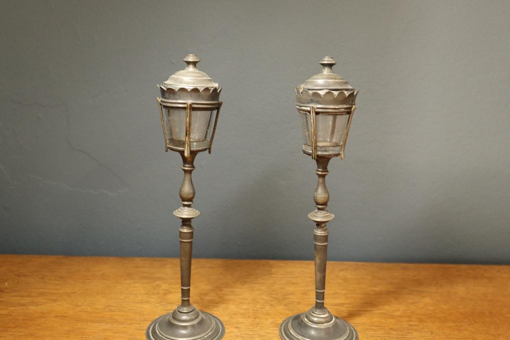 Miniatuur olielampjes in de vorm van antieke straatlantaarns, Antiek en Kunst, Ophalen of Verzenden