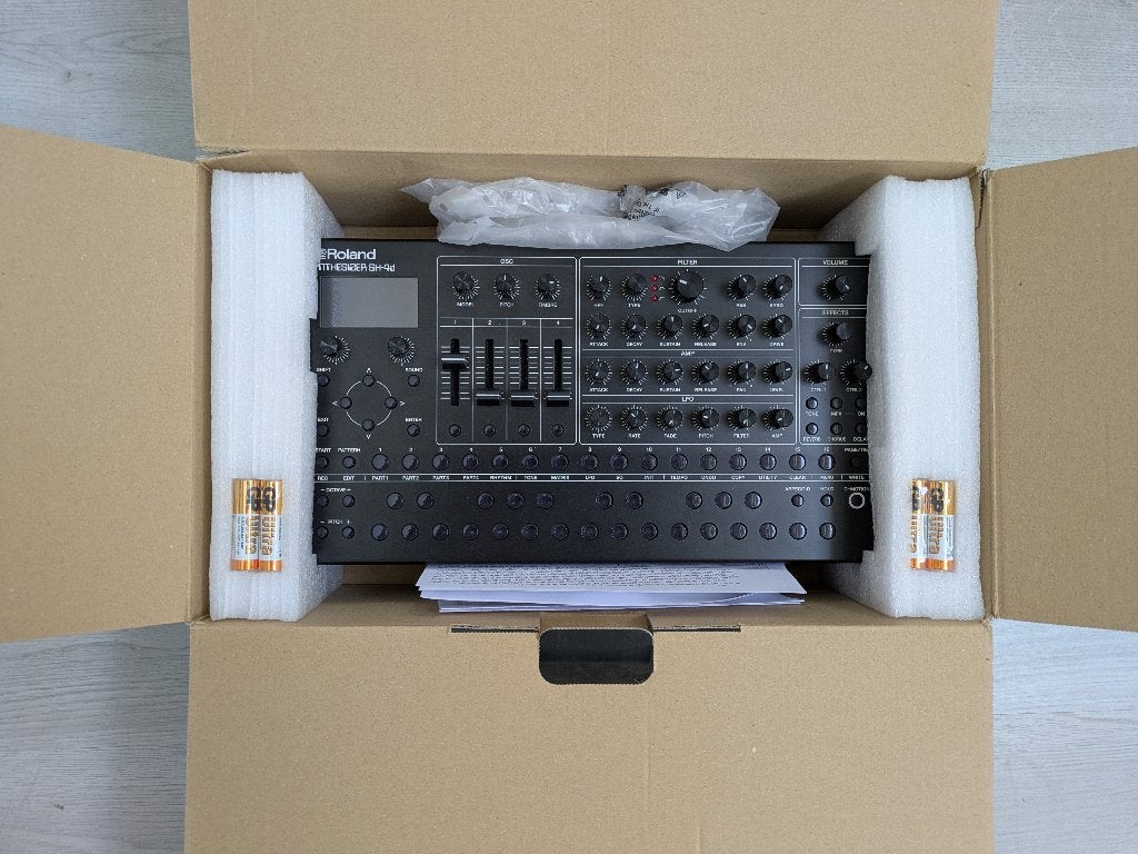 Roland SH-4d, Muziek en Instrumenten, Drumcomputers, Zo goed als nieuw, Roland, Ophalen