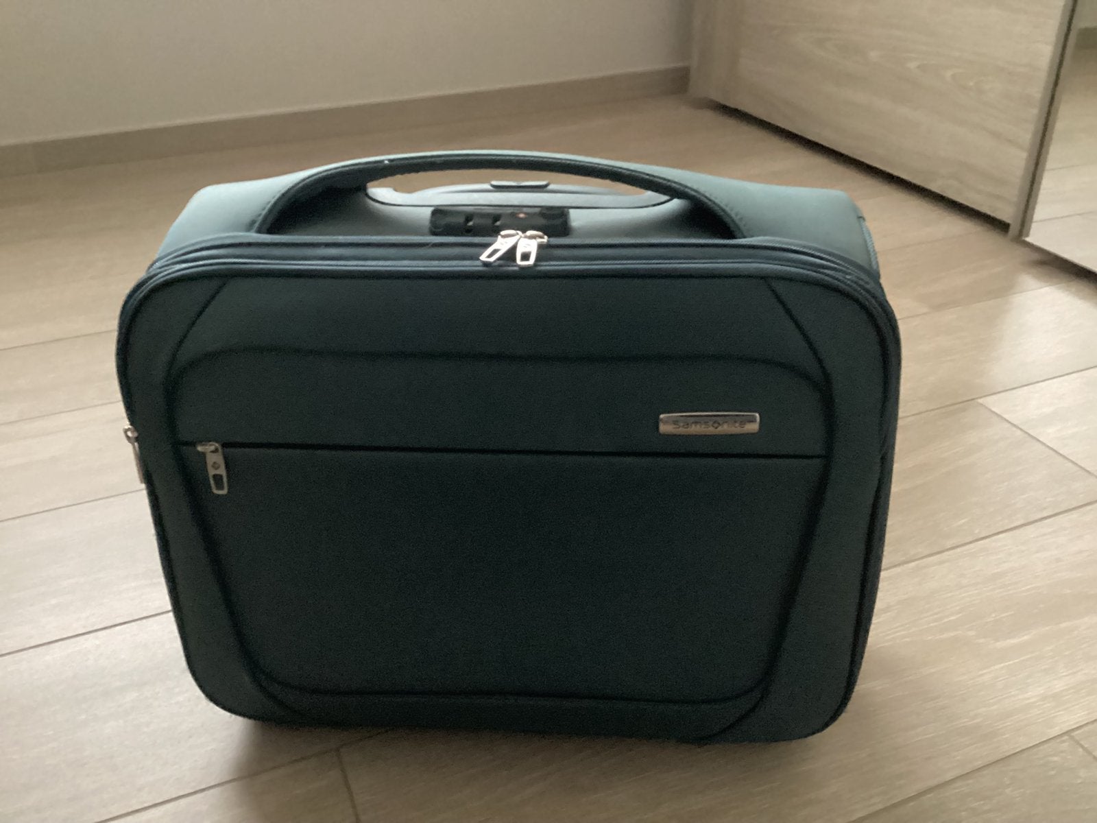 Aktetas op wieltjes, groen van kleur, merk Samsonite, Computers en Software, Laptoptassen, Ophalen, Groen, Aktetas, Zo goed als nieuw
