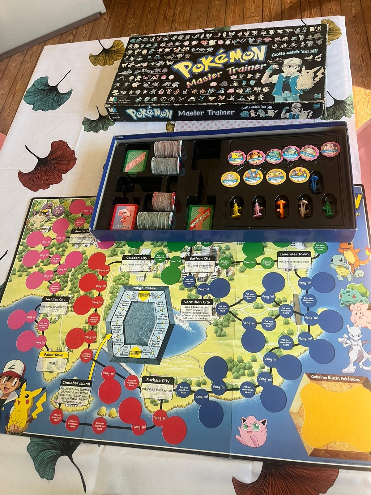 Pokemon master trainer vintage bordspel, Ophalen of Verzenden, Gebruikt